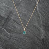 Pre-Owned 9ct Yellow Gold Glass Round Pendant & 18 Inch Curb Chain 41142666