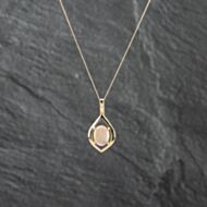 Pre-Owned 18ct Yellow Gold Opal Pendant & 18 Inch Curb Chain 41142690