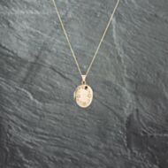 Pre-Owned 9ct Yellow Gold Oval Flower Pattern Locket Pendant & 18 Inch Curb Chain 41142752