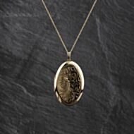 Pre-Owned 9ct Yellow Gold Large Oval Hand Engraved Locket Pendant & 22 Inch Prince Of Wales Chain 41142767