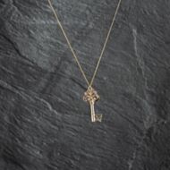 Pre-Owned 9ct Yellow Gold 21 Key Pendant & 18 Inch Curb Chain 41142792