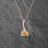 Pre-Owned 9ct Yellow Gold Citrine Triangular Bar Pendant & 18 Inch Curb Chain 41142868