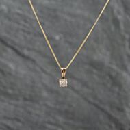 Pre-Owned 9ct Yellow Gold Diamond Solitaire Pendant & 18 Inch Curb Chain 41142895