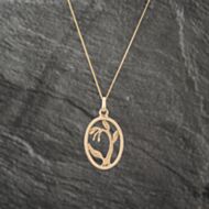 Pre-Owned 9ct Yellow Gold Oval Openwork Tree Design Pendant & 18 Inch Curb Chain 41142974