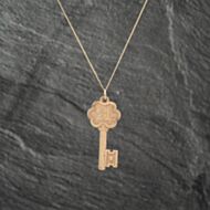 Pre-Owned 9ct Yellow Gold 21 Key Pendant & 18 Inch Curb Chain 41142978