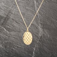 Pre-Owned 9ct Yellow Gold Oval Patterned Locket Pendant & 24 Inch Curb Chain 41142998