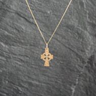 Pre-Owned 9ct Yellow Gold Celtic Cross Pendant & 18 Inch Curb Chain 41143058