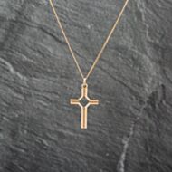 Pre-Owned 9ct Yellow Gold Openwork Engraved Cross Pendant & 18 Inch Curb Chain 41143060