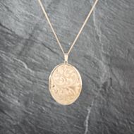 Pre-Owned 9ct Yellow Gold Large Oval Hand Engraved Locket Pendant & 16 Inch Curb Chain 41143080