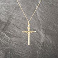 Pre-Owned 9ct Yellow Gold Crucifix Cross Pendant & 18 Inch Curb Chain 41143105