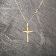 Pre-Owned 9ct Yellow Gold Crucifix Cross Pendant & 18 Inch Curb Chain 41143107