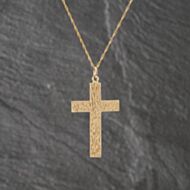 Pre-Owned 9ct Yellow Gold Bark Texture Cross Pendant & 18 Inch Curb Chain 41143114