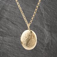 Pre-Owned 9ct Yellow Gold Engraved Oval Locket Pendant & 17 Inch Belcher Chain 41143138