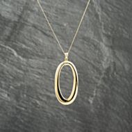 Pre-Owned 9ct Yellow Gold Plain Oval Pendant & 18 Inch Curb Chain 41143205