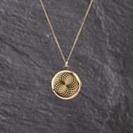 Pre-Owned 9ct Yellow Gold Round Patterned Locket Pendant & 20 Inch Curb Chain 41143233