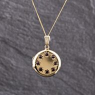 Pre-Owned 9ct Yellow Gold Garnet Set Round Locket Pendant & 18 Inch Curb Chain 41143277