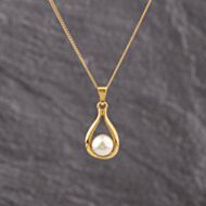 Pre-Owned 9ct Yellow Gold Cultured Pearl Set Pendant & 17 Inch Curb Chain 41143300