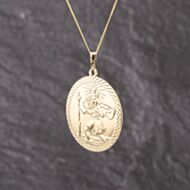 Pre-Owned 9ct Yellow Gold St Christopher Pendant & 18 Inch Curb Chain 41143311