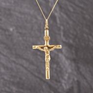 Pre-Owned 9ct Yellow Gold Crucifix Cross Pendant & 18 Inch Curb Chain 41143314