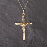 Pre-Owned 9ct Yellow Gold Crucifix Cross Pendant & 18 Inch Curb Chain 41143317