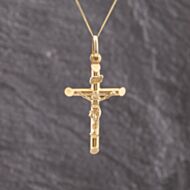 Pre-Owned 9ct Yellow Gold Crucifix Cross Pendant & 18 Inch Curb Chain 41143318