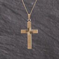 Pre-Owned 9ct Yellow Gold Patterned Cross Pendant & 18 Inch Curb Chain 41143362