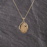 Pre-Owned 9ct Yellow Gold Oval Daughter Locket Pendant & 18 Inch Curb Chain 41143364