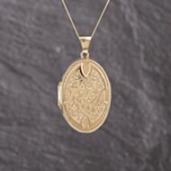 Pre-Owned 9ct Yellow Gold Oval Celtic Design Locket Pendant & 18 Inch Curb Chain 41143367