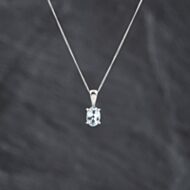 Pre-Owned 9ct White Gold Blue Topaz Oval Claw Set Pendant & 18 Inch Curb Chain 41143433