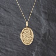 Pre-Owned 9ct Yellow Gold Hand Engraved Oval Locket Pendant & 18 Inch Curb Chain 41143488
