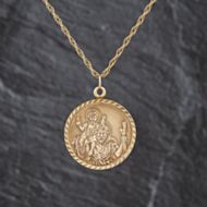 Pre-Owned Vintage 9ct Yellow Gold Large Round St Christopher Pendant & 22 Inch Prince Of Wales Chain 41143489