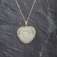 Pre-Owned 9ct Yellow Gold Jade Chinese Love Heart Pendant & 18 Inch Curb Chain 41143494