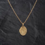 Pre-Owned 9ct Yellow Gold Oval Patterned Locket Pendant & 18 Inch Prince Of Wales Chain 41143499