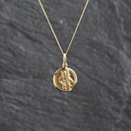 Pre-Owned 9ct Yellow Gold Round St Christopher Pendant & 18 Inch Curb Chain 41143506