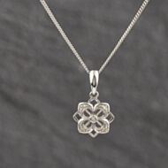 Pre-Owned 9ct White Gold Diamond Flower Pendant & 18 Inch Curb Chain 41143530