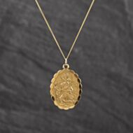 Pre-Owned 9ct Yellow Gold Oval Scollp St Christopher Pendant & 18 Inch Curb Chain 41143542