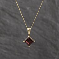 Pre-Owned 9ct Yellow Gold Garnet Square Gemstone Pendant & 18 Inch Curb Chain 41143547