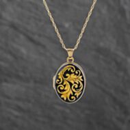 Pre-Owned 9ct Yellow Gold Enamel Oval Locket Pendant & 18 Inch Prince Of Wales Chain 41143553