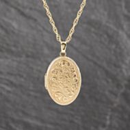 Pre-Owned 9ct Yellow Gold Patterned Oval Locket Pendant & 20 Inch Prince Of Wales Chain 41143555