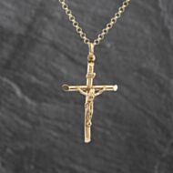 Pre-Owned 9ct Yellow Gold Cruxifix Cross Pendant & 19 Inch Belcher Chain 41143562
