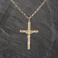 Pre-Owned 9ct Yellow Gold Cruxifix Cross Pendant & 20 Inch Belcher Chain 41143563