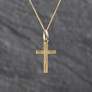 Pre-Owned 9ct Yellow Gold Diamond Cut Cross Pendant & 18 Inch Curb Chain 41143577