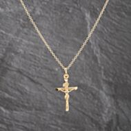 Pre-Owned 9ct Yellow Gold Crusifix Cross Pendant & 18 Inch Trace Chain 41143597