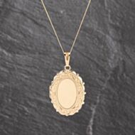 Pre-Owned 9ct Yellow Gold Oval Engraved Locket Pendant & 18 Inch Curb Chain 41143605