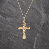 Pre-Owned 9ct Yellow Gold Crucifix Cross Pendant & 18 Inch Curb Chain 41143614