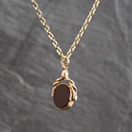 Pre-Owned Vintage 9ct Yellow Gold Carnelian & Bloodstone Oval Swivel Pendant & 22 Inch Belcher Chain 41143678