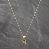 Pre-Owned Yellow Gold Peridot Oval Pendant & 18 Inch Curb Chain 41143693