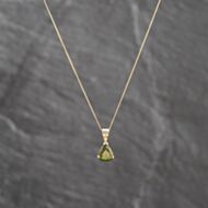 Pre-Owned Yellow Gold Peridot Pear Shape Pendant & 18 Inch Curb Chain 41143697