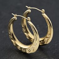 Pre-Owned Yellow Gold 26.9mm Round Flower Engraved Hoop Earrings 41173573