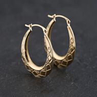 Pre-Owned Yellow Gold 26mm Oval Patterned Creole Earrings 41173642